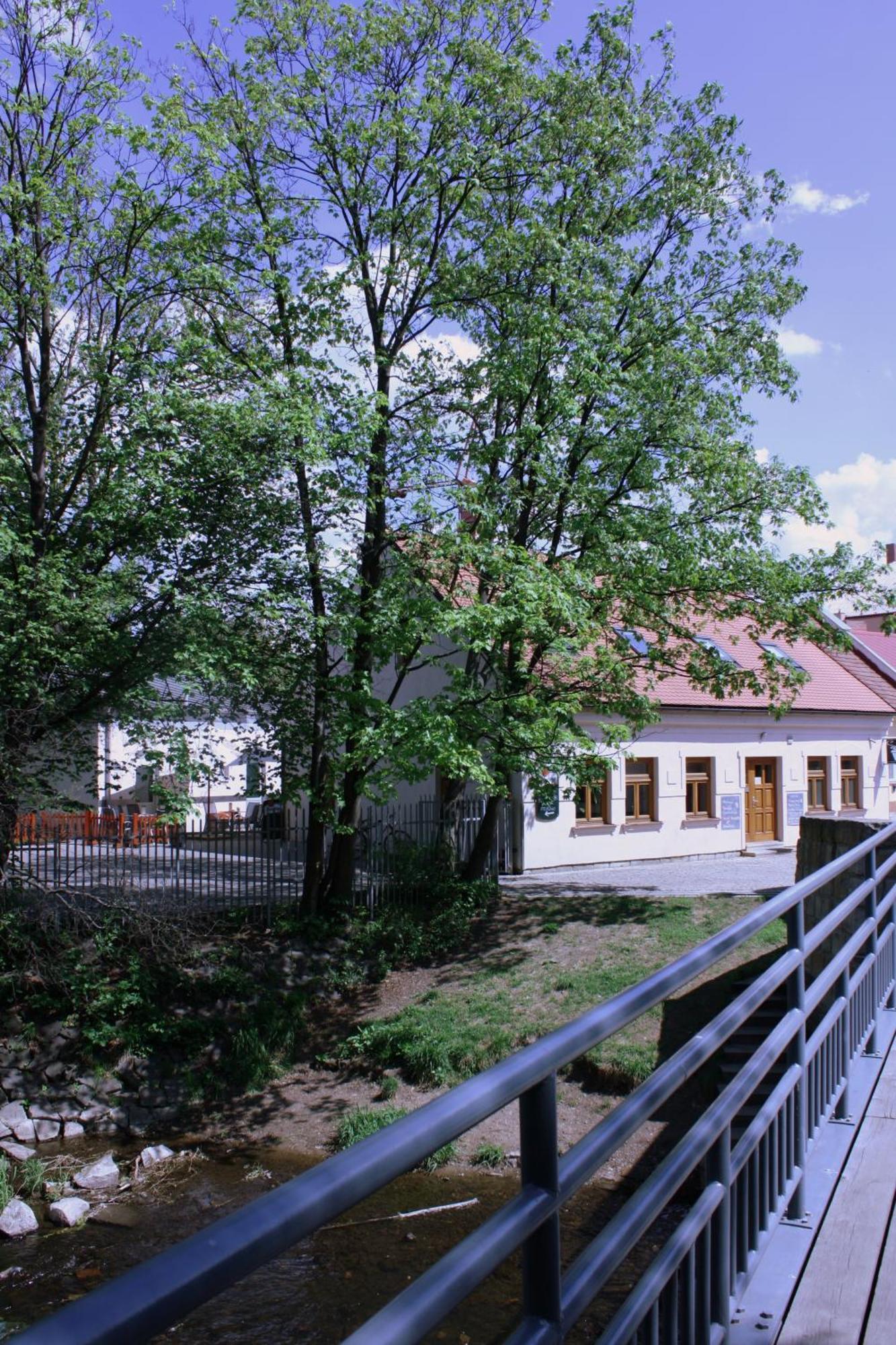Penzion A Caferestaurant U Lavky Chrudim Dış mekan fotoğraf